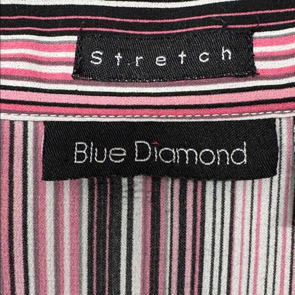 Blue Diamond Stretch 3/4 Sleeve Button Down Blouse. Large - Picture 10 of 12